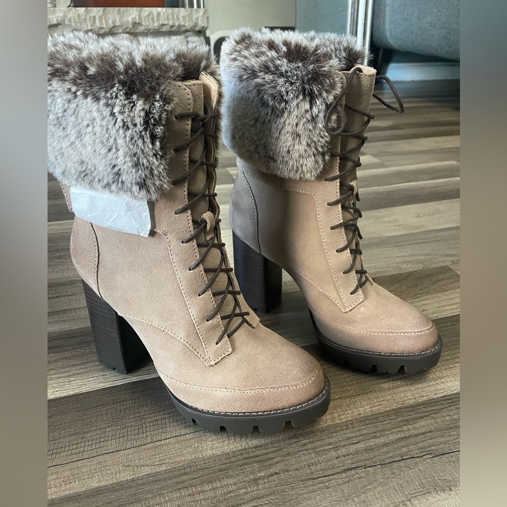 Charles David Gutsy Lace-up Boot size 7